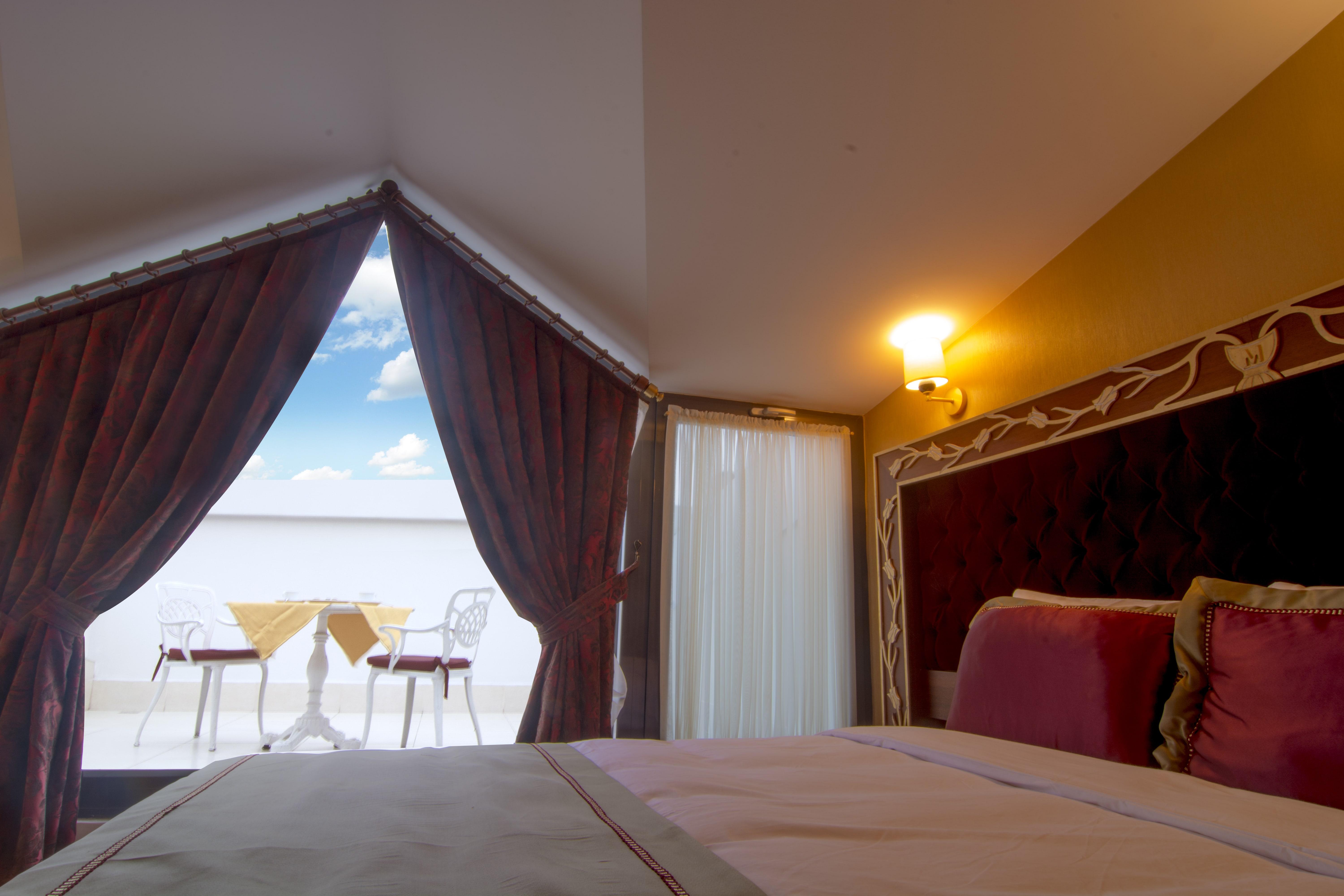 Mb Deluxe Hotel Istanbul Exterior photo